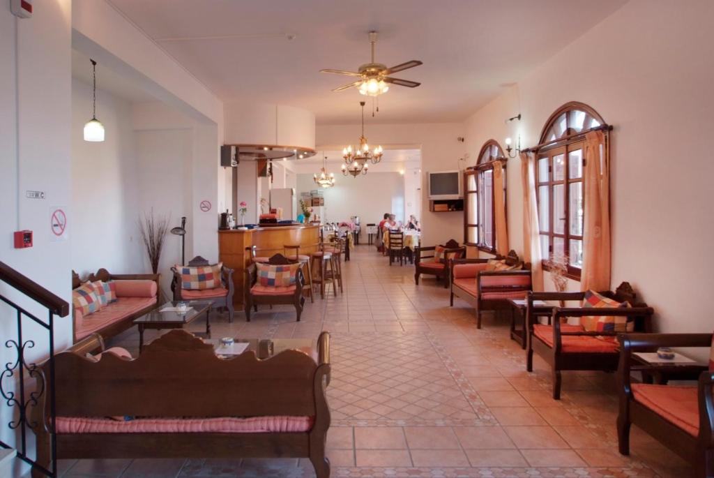 Гостиная зона в Ikaros Star Hotel