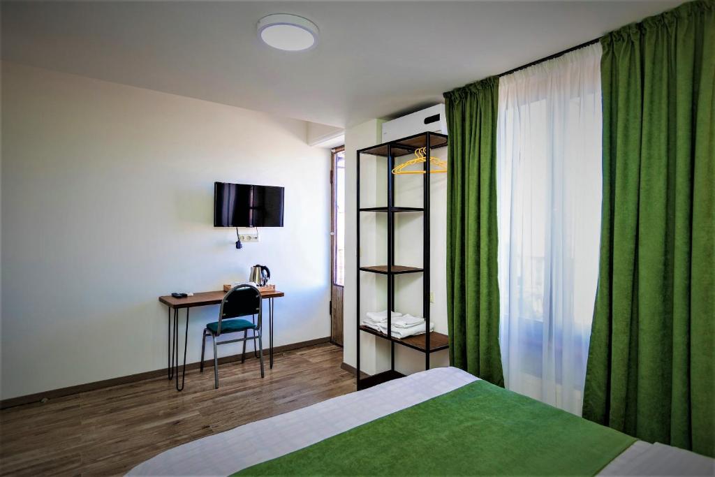TV a/nebo společenská místnost v ubytování B&B Old Tbilisi