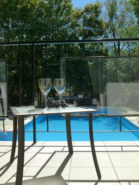 Bazén v ubytování Schell Motel nebo v jeho okolí