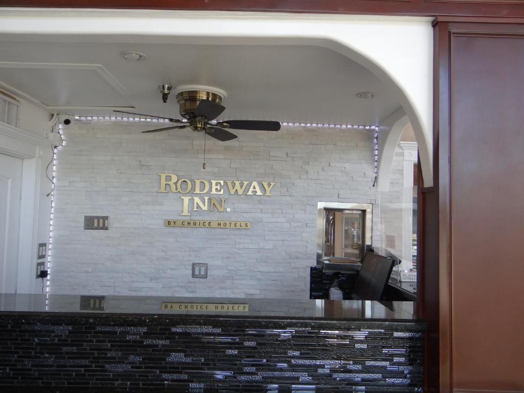 Rodeway Inn Cypress – Photos 1