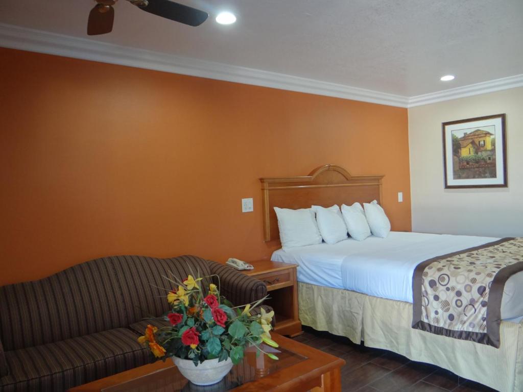 Rodeway Inn Cypress - Buena Park - Habitación Con Cama Extragrande - No Fumadores