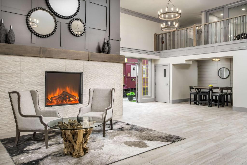 Posezení v ubytování Prestige Rocky Mountain Resort Cranbrook, WorldHotels Crafted