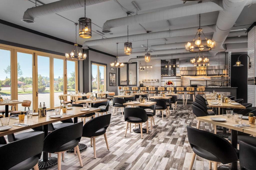 Restaurace v ubytování Prestige Rocky Mountain Resort Cranbrook, WorldHotels Crafted