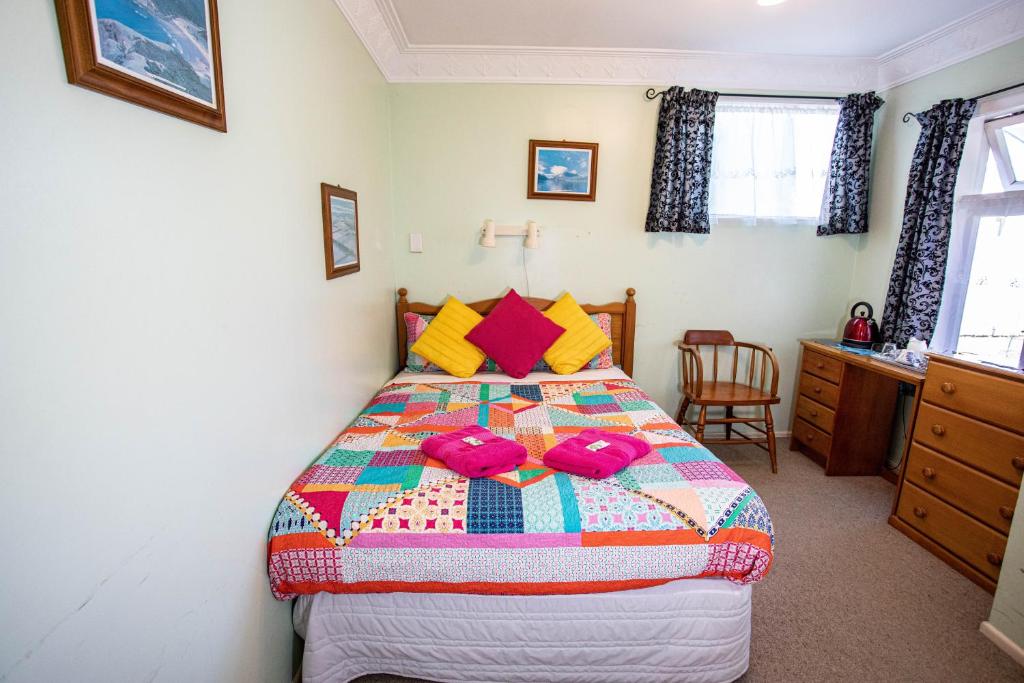 
Single Room with Private Bathroom
