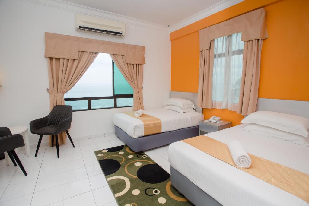 Postel nebo postele na pokoji v ubytování Klana Beach Resort Port Dickson
