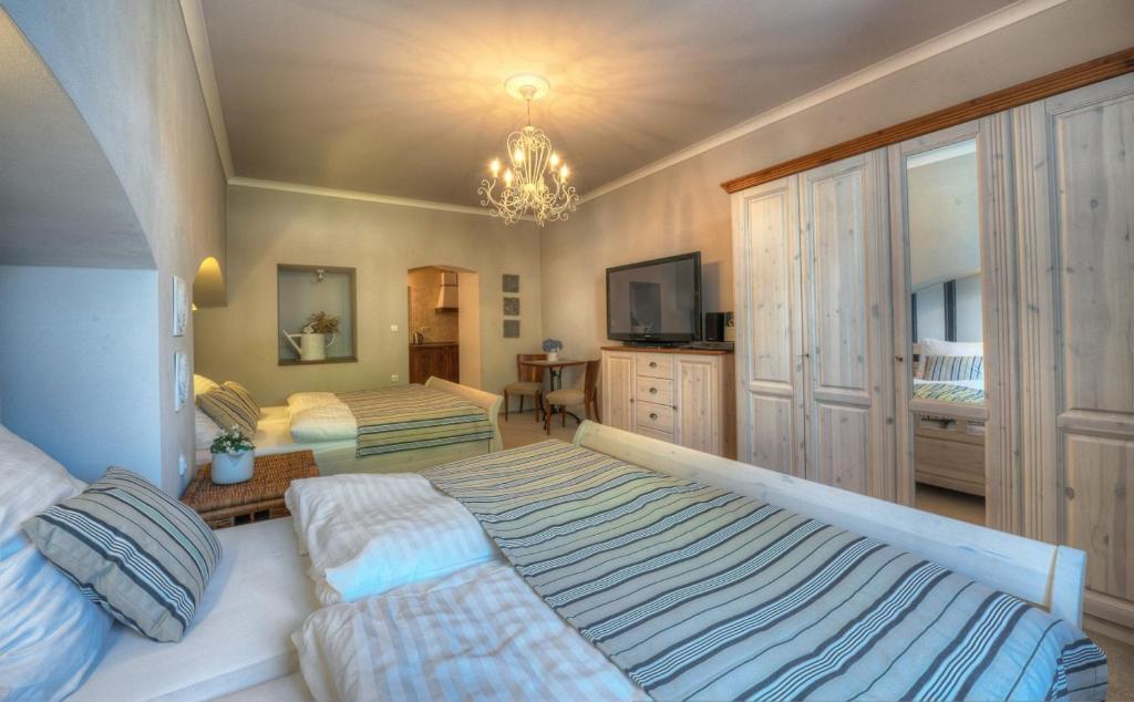 Łóżko lub łóżka w pokoju w obiekcie Hotel Panský dům