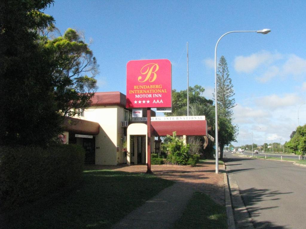 a sign that is on the side of a road at Bundaberg International Motor Inn in Bundaberg