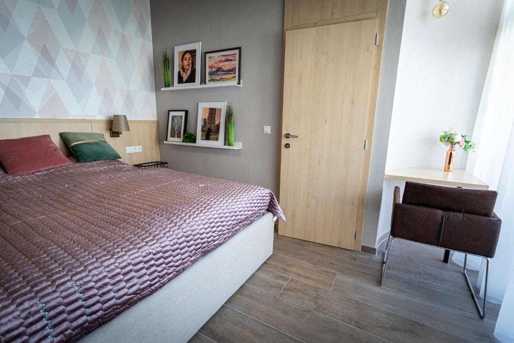 Postel nebo postele na pokoji v ubytování Moderný apartmán Swen s 2 terasami Tatranská Lomnica
