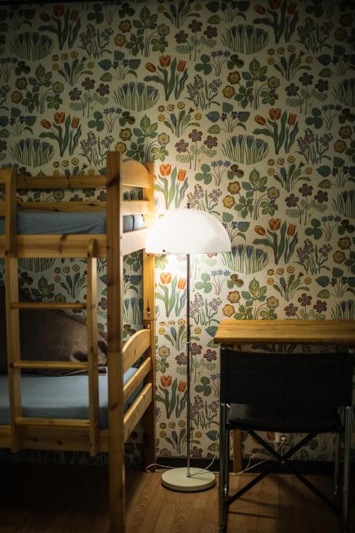Postel nebo postele na pokoji v ubytování Vallåsens Värdshus STF Hostel