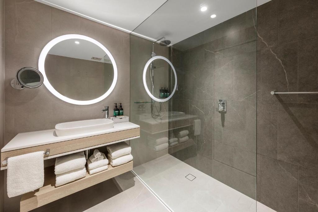 Ванная комната в Crowne Plaza Hawkesbury Valley by IHG
