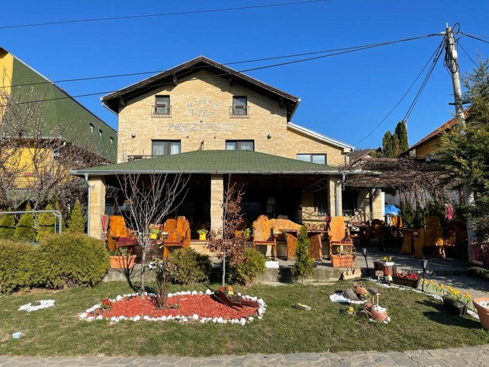 a house with a garden in front of it at Vila Prezident in Sremski Karlovci