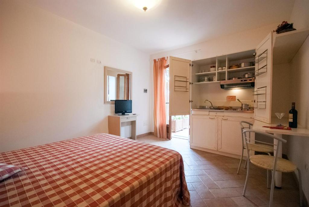 Kuchnia lub aneks kuchenny w obiekcie Residence Le Grazie Est