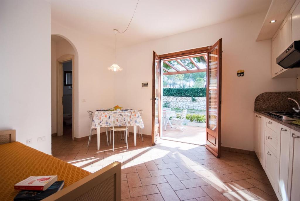Kuchnia lub aneks kuchenny w obiekcie Residence Le Grazie Est