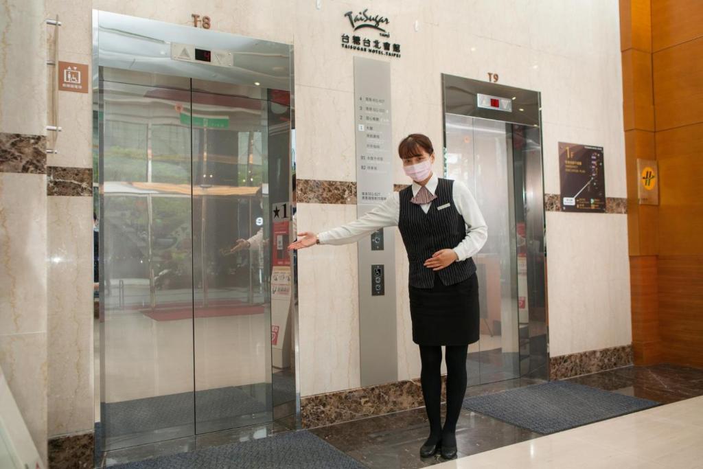 Členové personálu v ubytování Taisugar Hotel Taipei