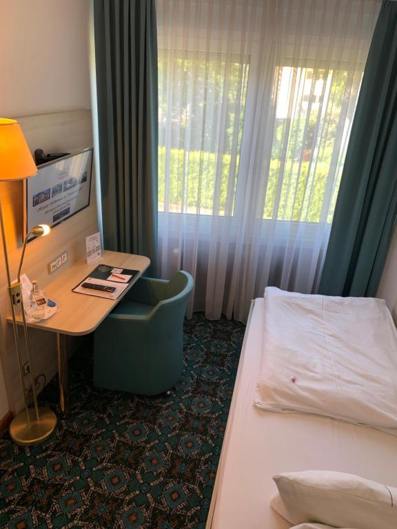 Postel nebo postele na pokoji v ubytování Stadthotel Geis