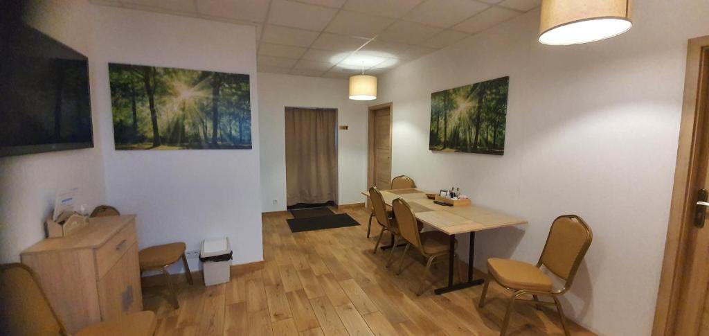 KARCZMA MYŚLIWSKA - Habitación Triple Básica Con Baño Compartido