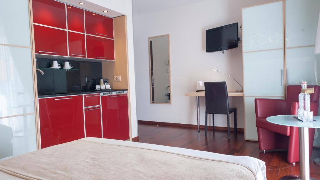 Kuchyň nebo kuchyňský kout v ubytování Hotel Krone Unterstrass