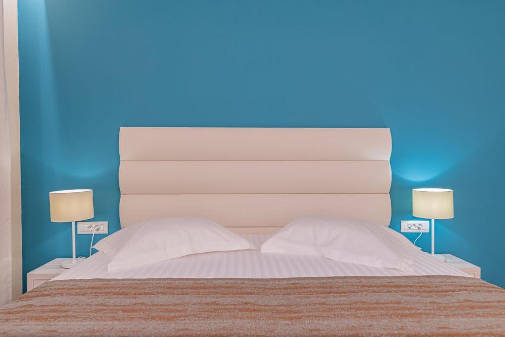 CHRISTA APARTMENTS - 11