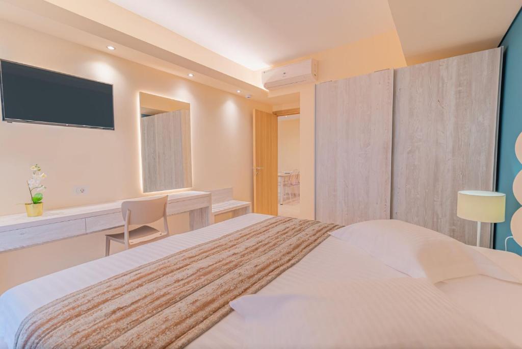 CHRISTA APARTMENTS - 19