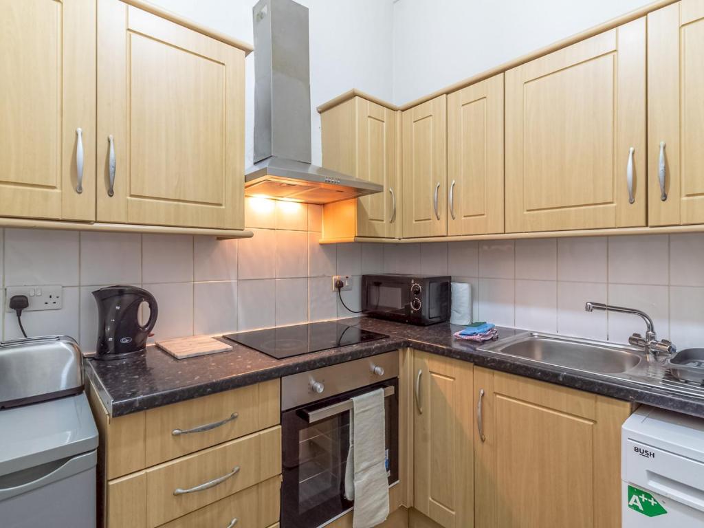 Pass the Keys Modern and Bright flat nr city centre - Sleeps 7