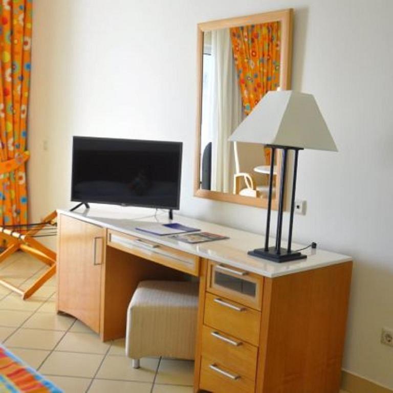 TV a/nebo společenská místnost v ubytování Siva Sharm Resort & SPA