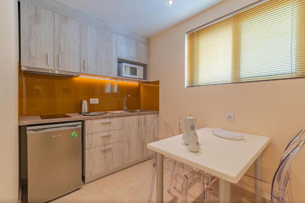 CHRISTA APARTMENTS - 5