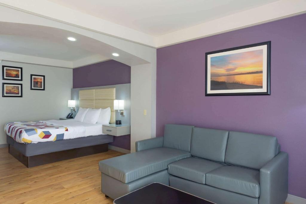 a hotel room with a bed and a couch at La Quinta by Wyndham Mobile - Daphne in Daphne
