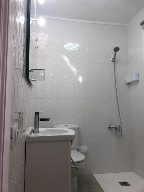 A bathroom at Apartamentos Elena