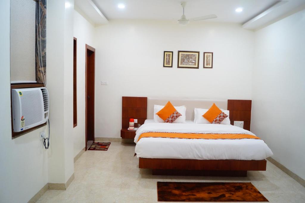 Кровать или кровати в номере Hotel Shree Shyam International