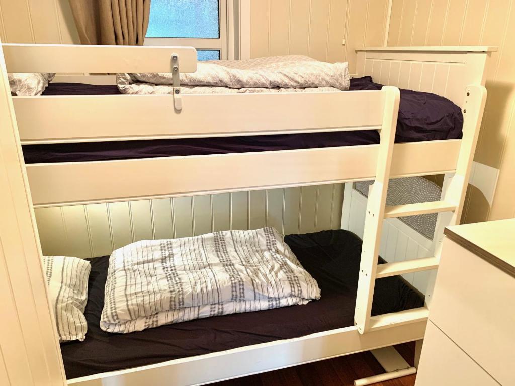 Seaside Holiday Home, great for fishing & hiking - Apartamento De Dos Dormitorios