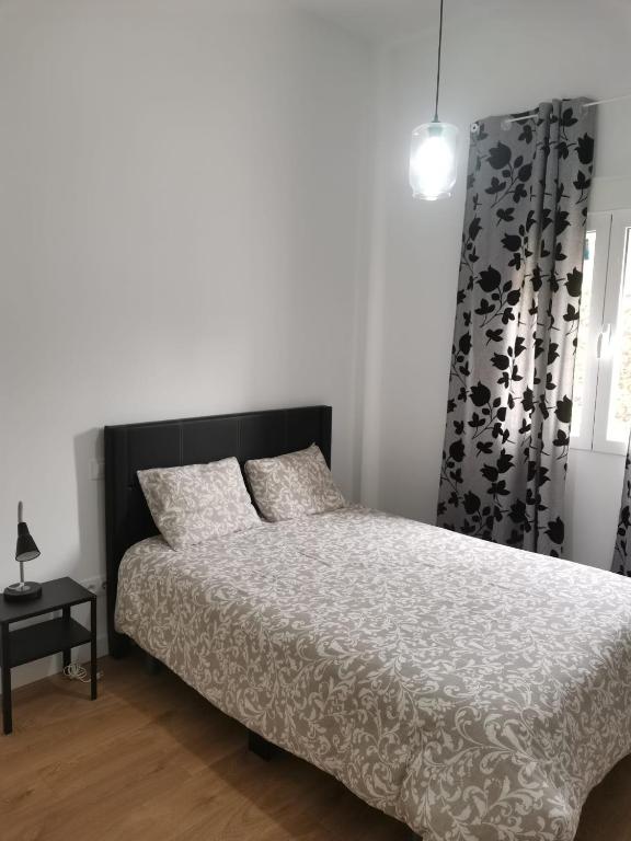 Postel nebo postele na pokoji v ubytování Aluche Aparment C