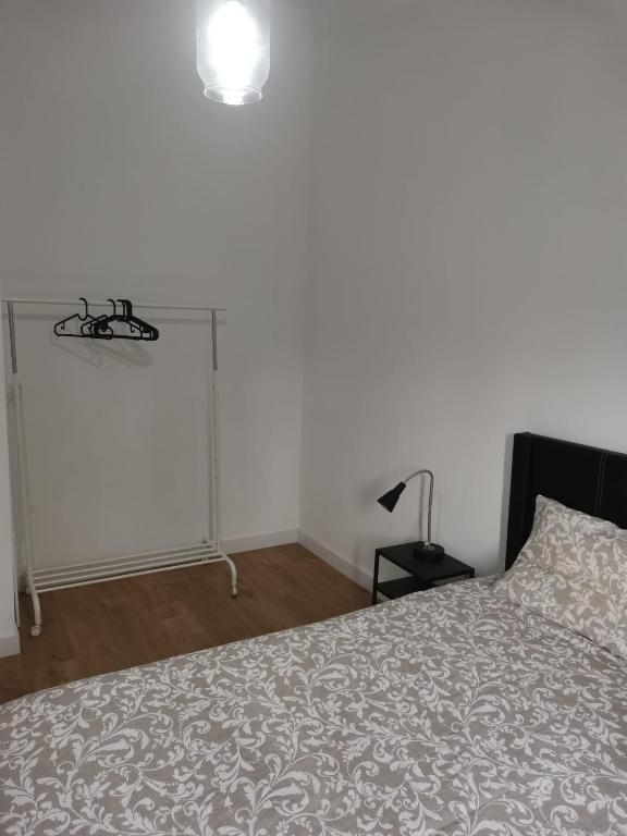 Postel nebo postele na pokoji v ubytování Aluche Aparment C