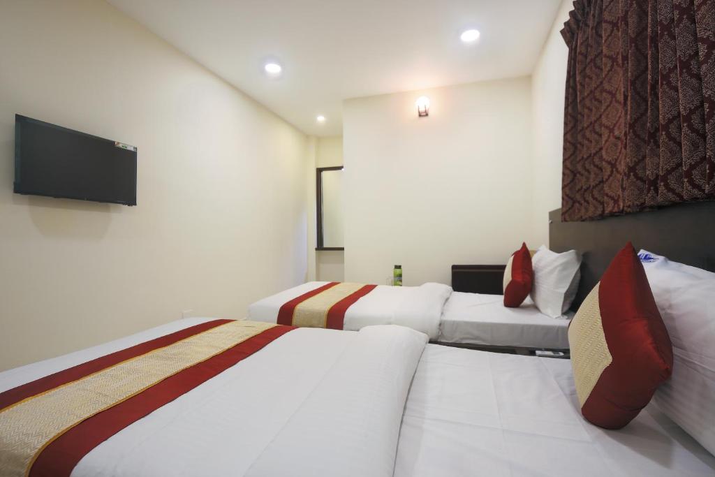 Postel nebo postele na pokoji v ubytování Balaji residency