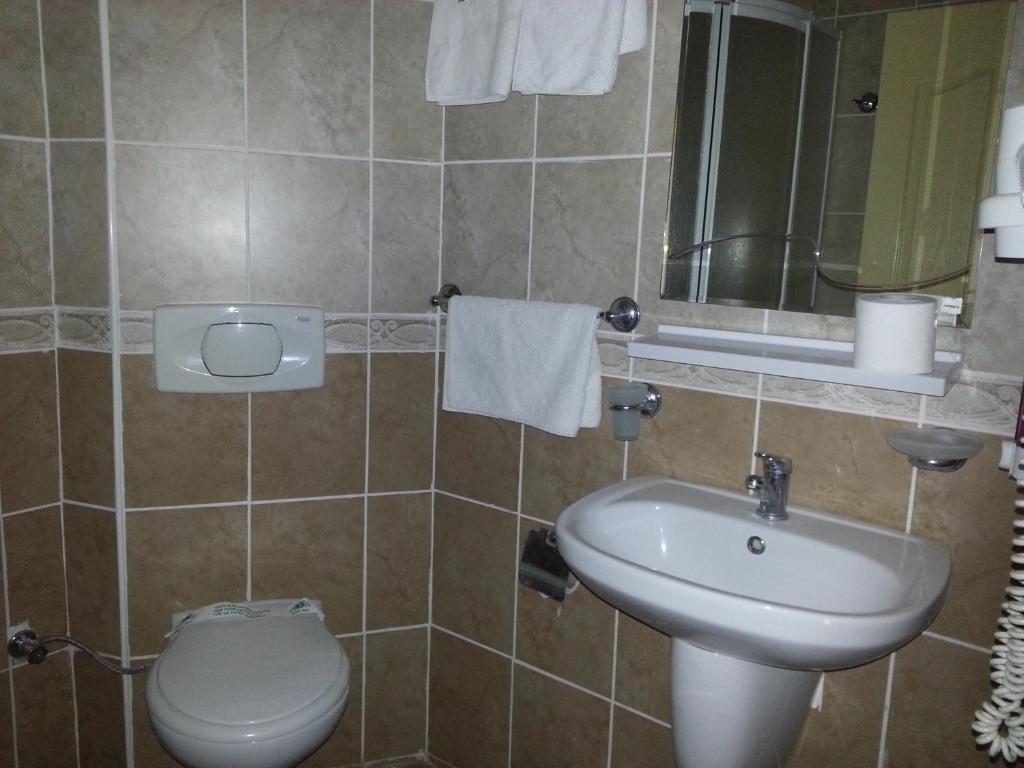 A bathroom at Hamle Hotel