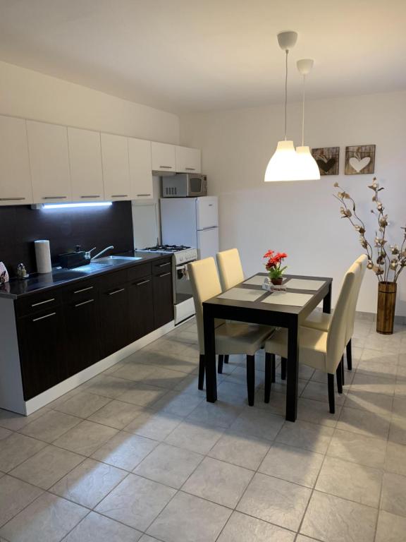 Várlak Apartman 2485 Dinnyés, 37 Kossuth utca kép - 1