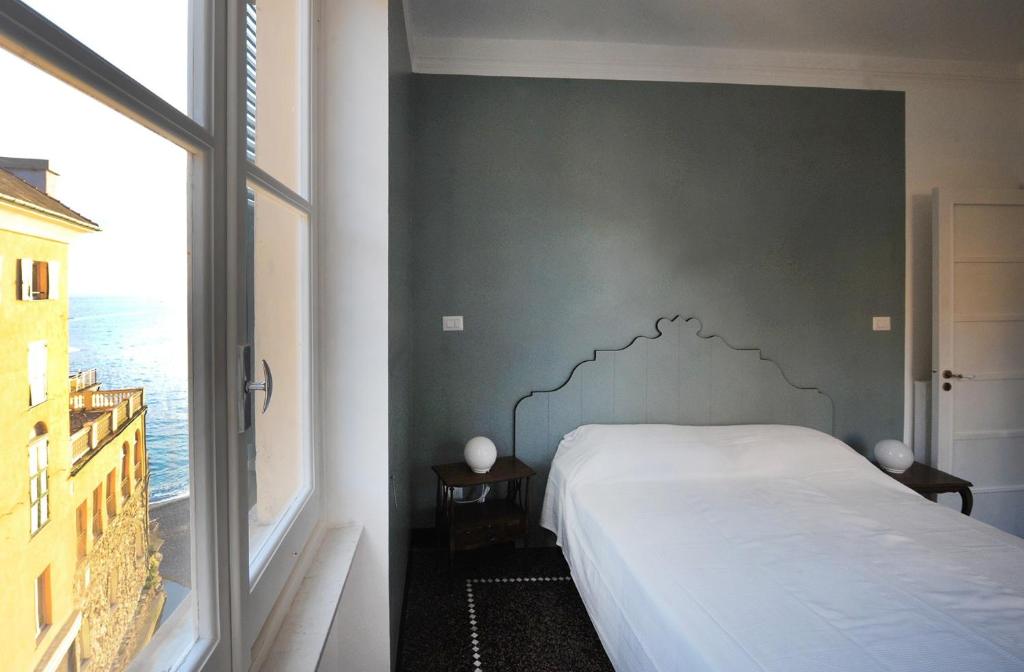 A bed or beds in a room at La Casa della Fiore