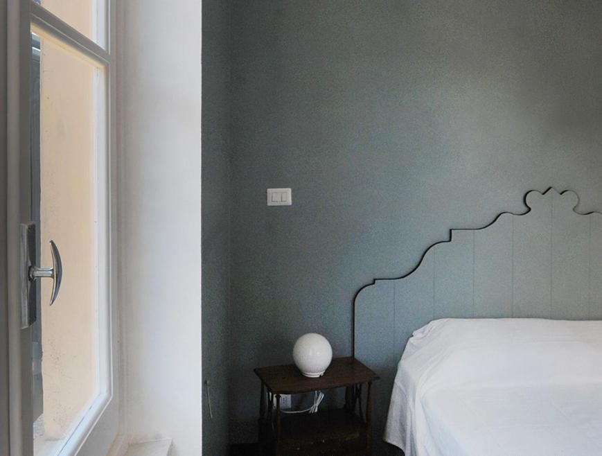 A bed or beds in a room at La Casa della Fiore