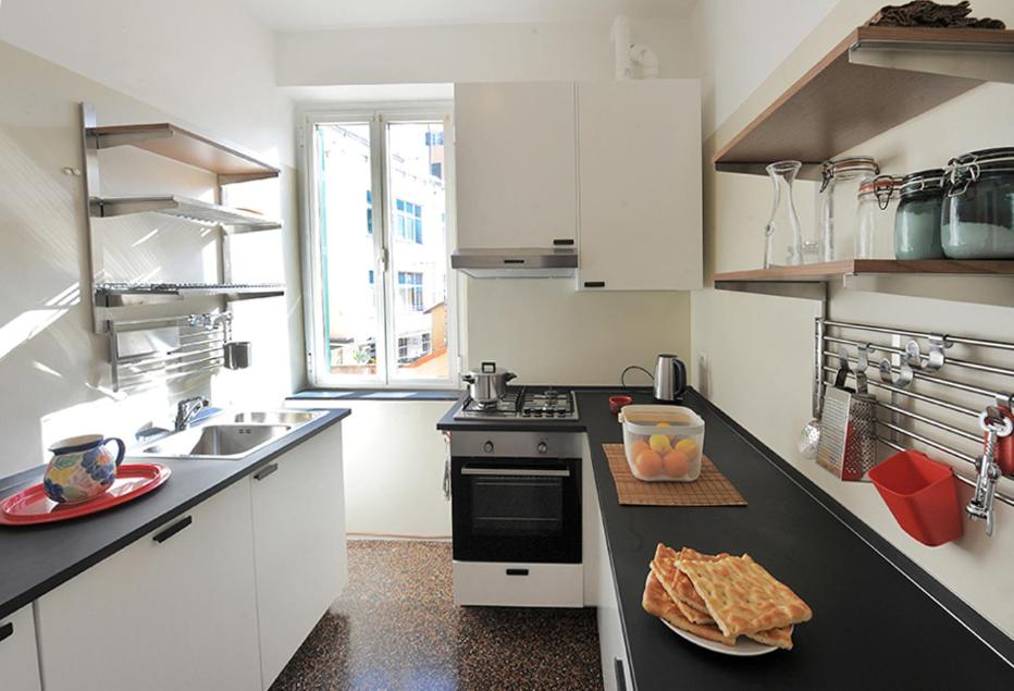 A kitchen or kitchenette at La Casa della Fiore