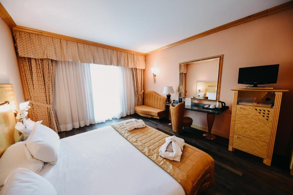 Postel nebo postele na pokoji v ubytování SHG Hotel Antonella