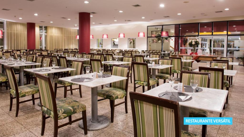 Um restaurante ou outro lugar para comer em Vila Galé Eco Resort Angra - All Inclusive