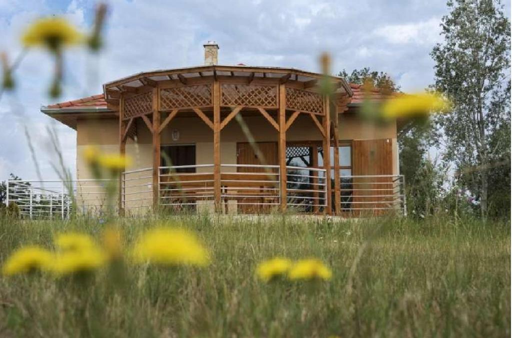 Zdjęcie z galerii obiektu Bungalow w mieście Tiszagyenda