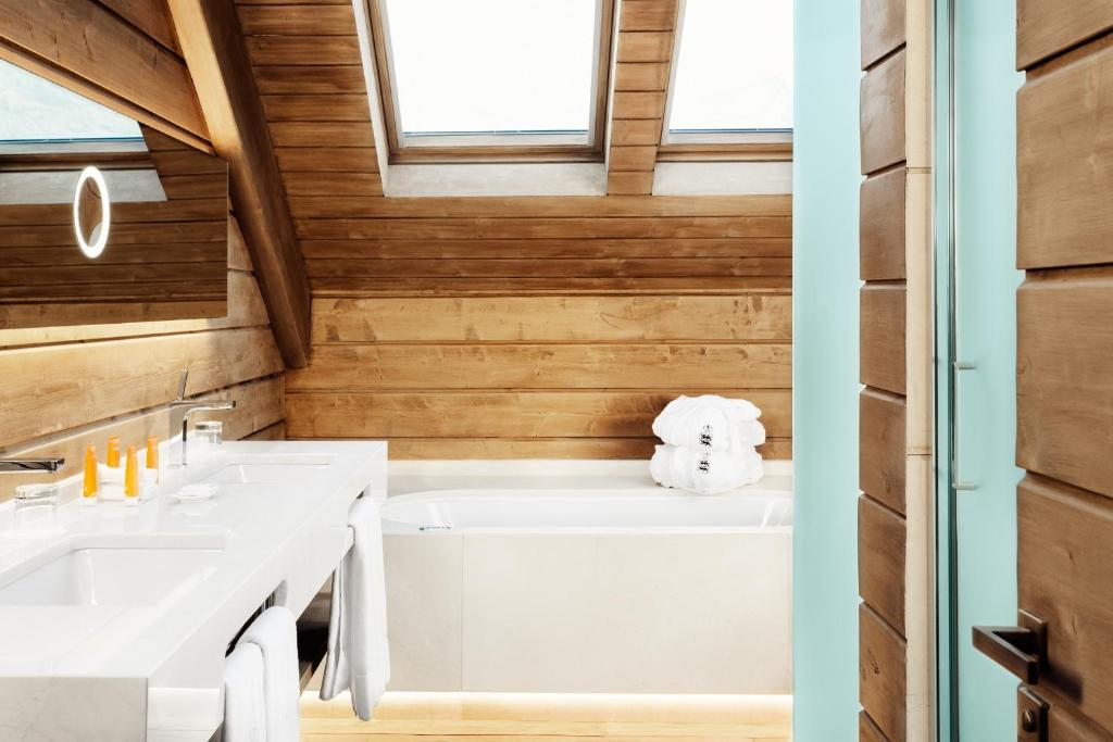 Koupelna v ubytování El Lodge, Ski & Spa
