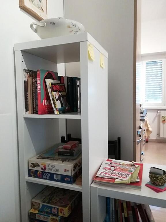 Knižnica v apartmáne