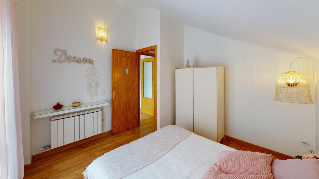 Postel nebo postele na pokoji v ubytování Atico Abi Villanua