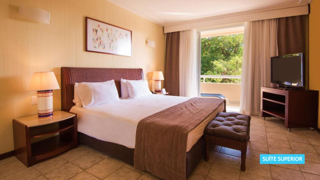 Uma TV ou centro de entretenimento em Vila Galé Eco Resort Angra - All Inclusive