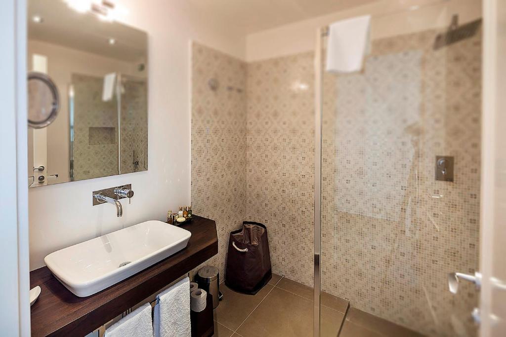 a bathroom with a sink and a glass shower at Tenuta Del Poggio Antico in Ischia