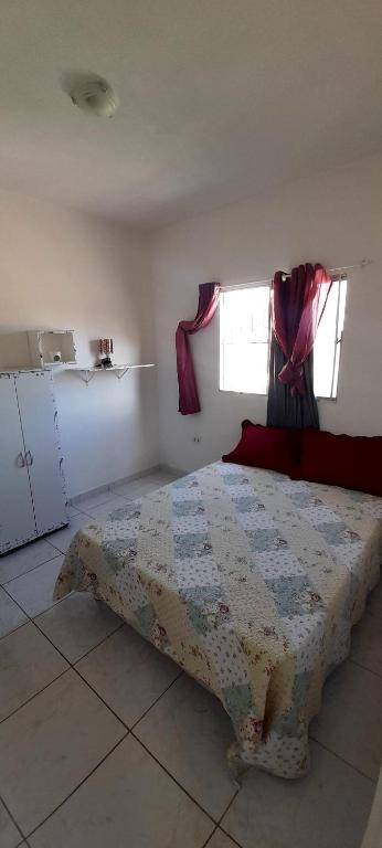 a bedroom with a bed and a window at Ap05-A 50 Metros da Praia Flats Mobiliados para 6 Pessoas in Paulista