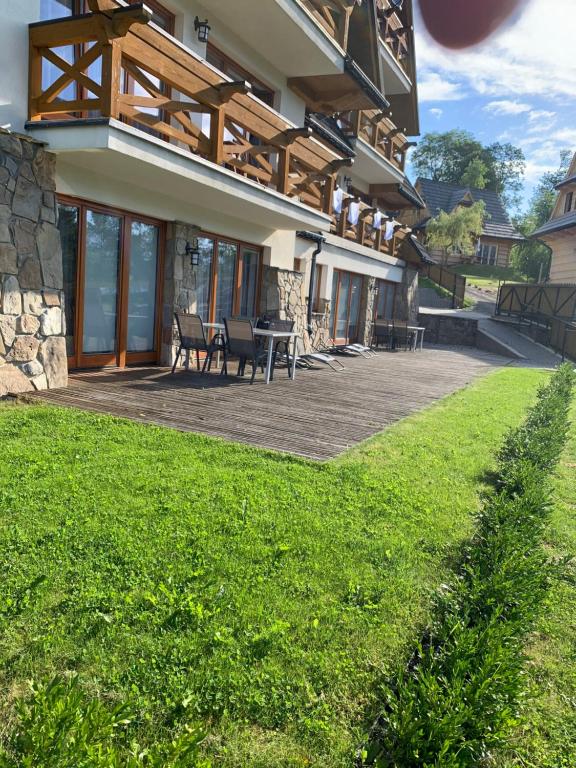 Vonkajšia záhrada v ubytovaní Apartamenty Tomalówka Koscielisko