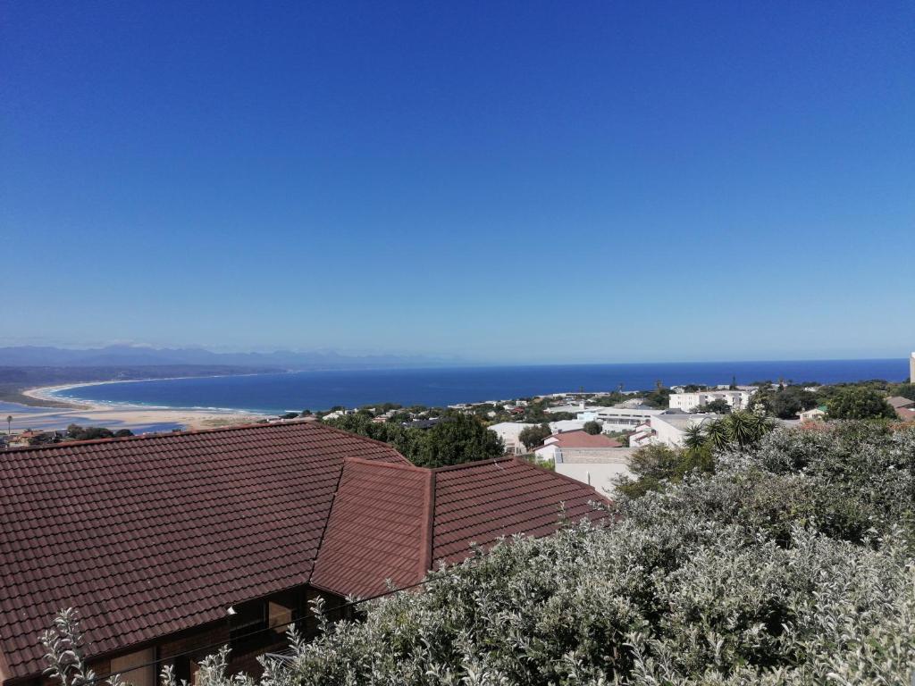 Stylish holiday home with amazing sea views - Image 20