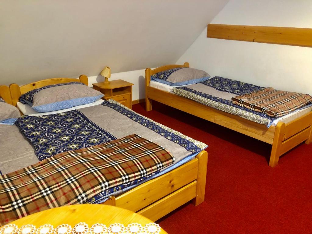 Łóżko lub łóżka w pokoju w obiekcie U Sobali